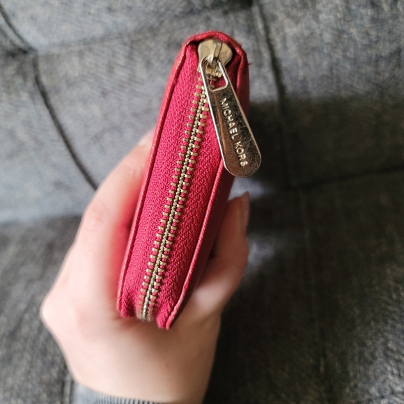 Michael Kors Jet Set Travel Continental Red Leather Wallet - Picture 3 of 16